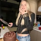 Renee Rapp голая #0135