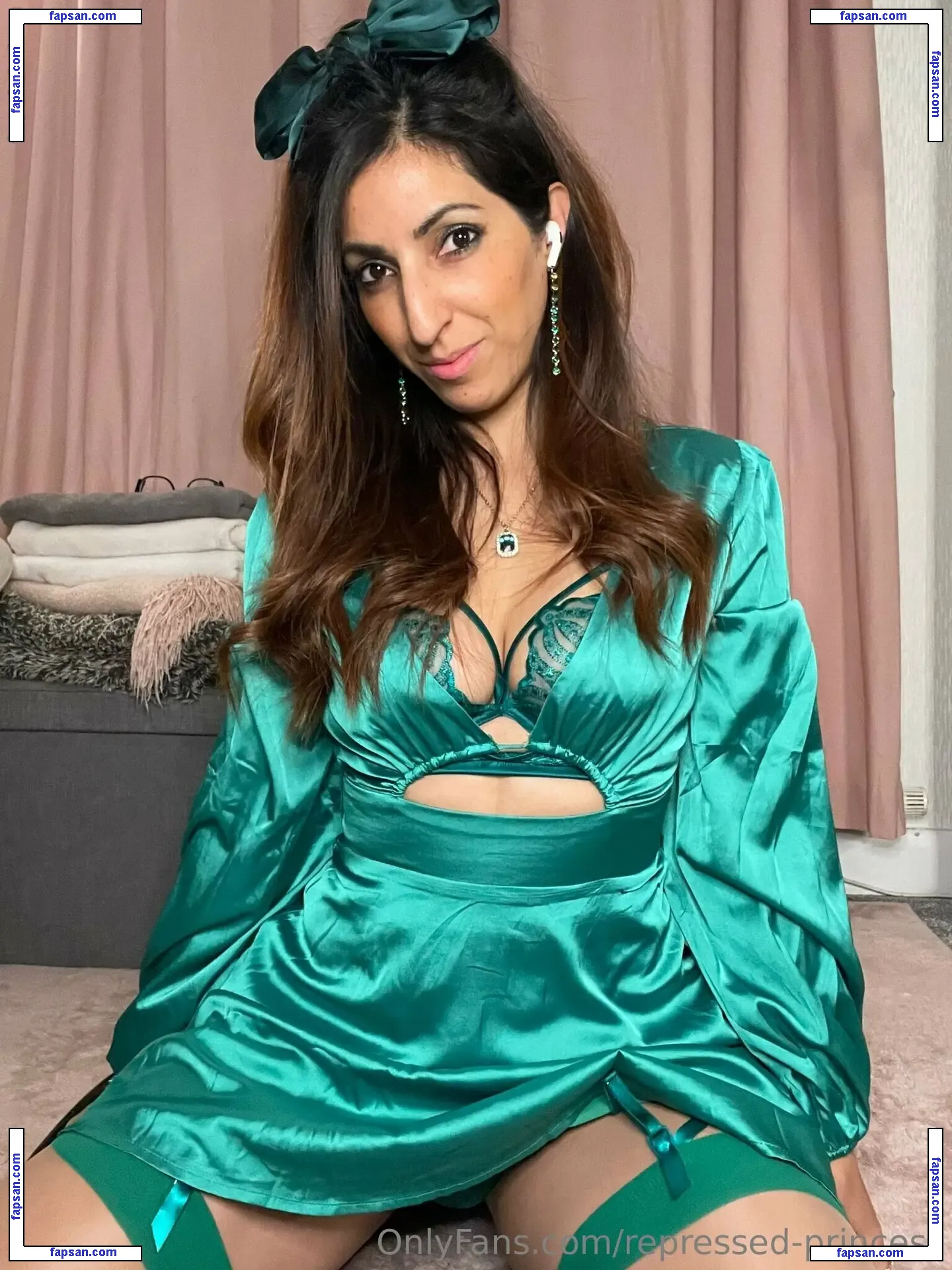 repressed-princess nude photo #0010 from OnlyFans