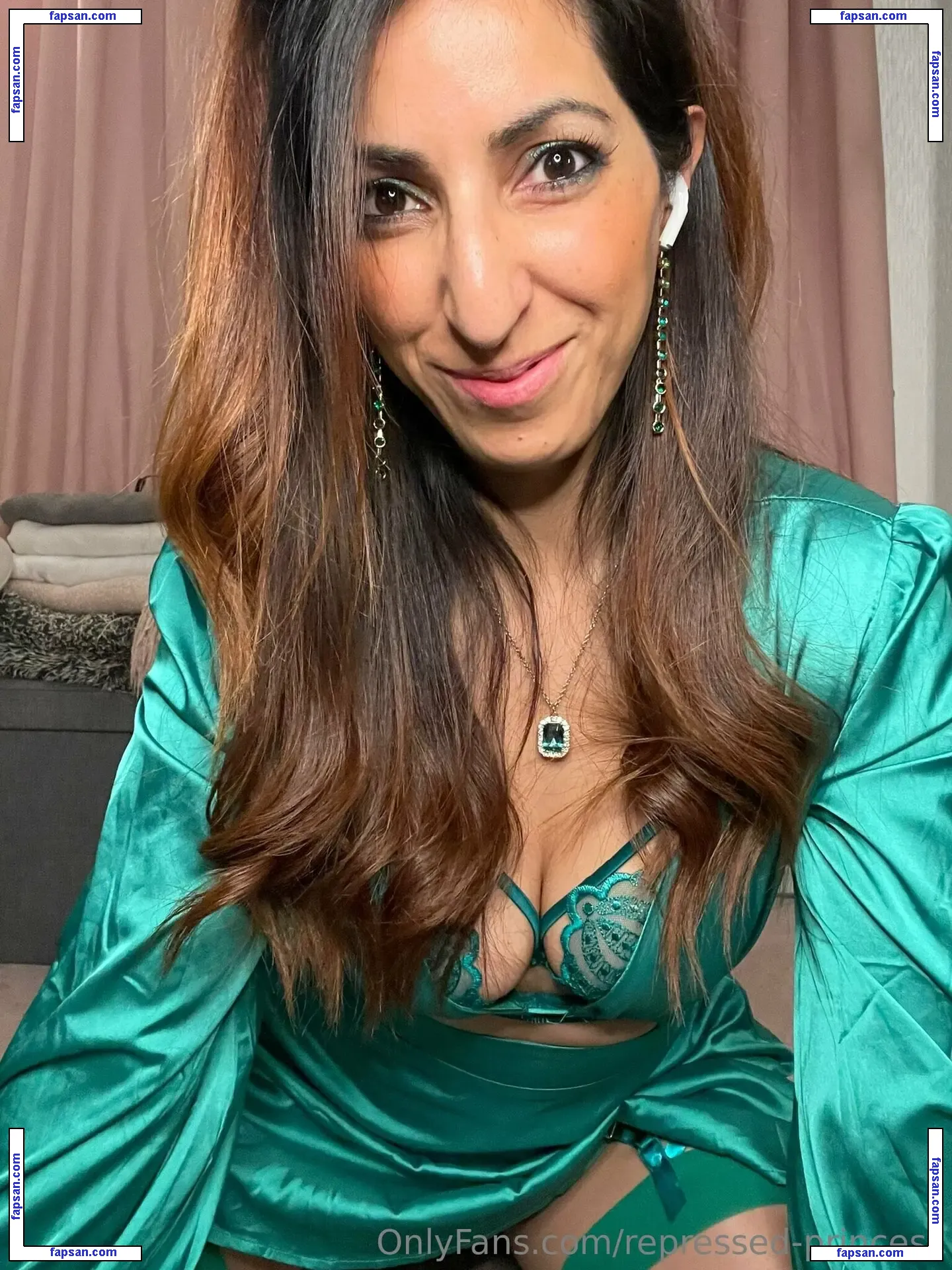 repressed-princess nude photo #0018 from OnlyFans
