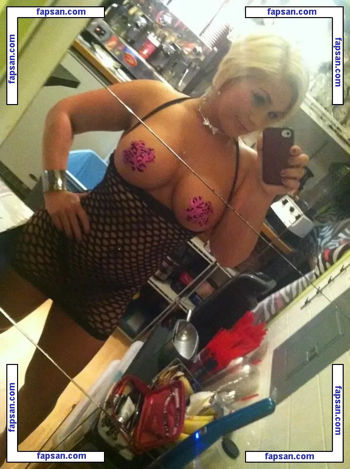 Retired Barista Calli nude photo #0021 from OnlyFans