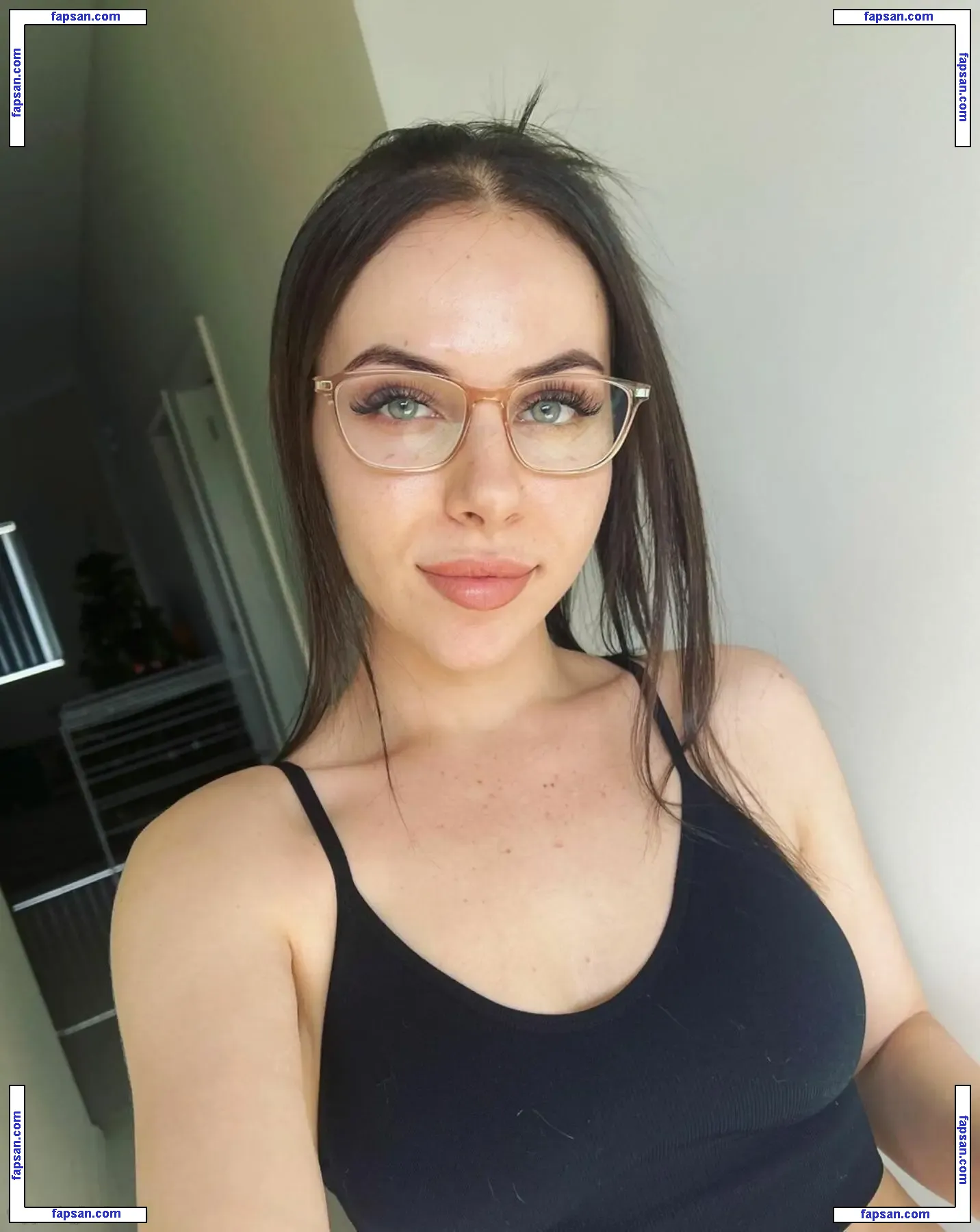 reyeslie nude photo #0003 from OnlyFans