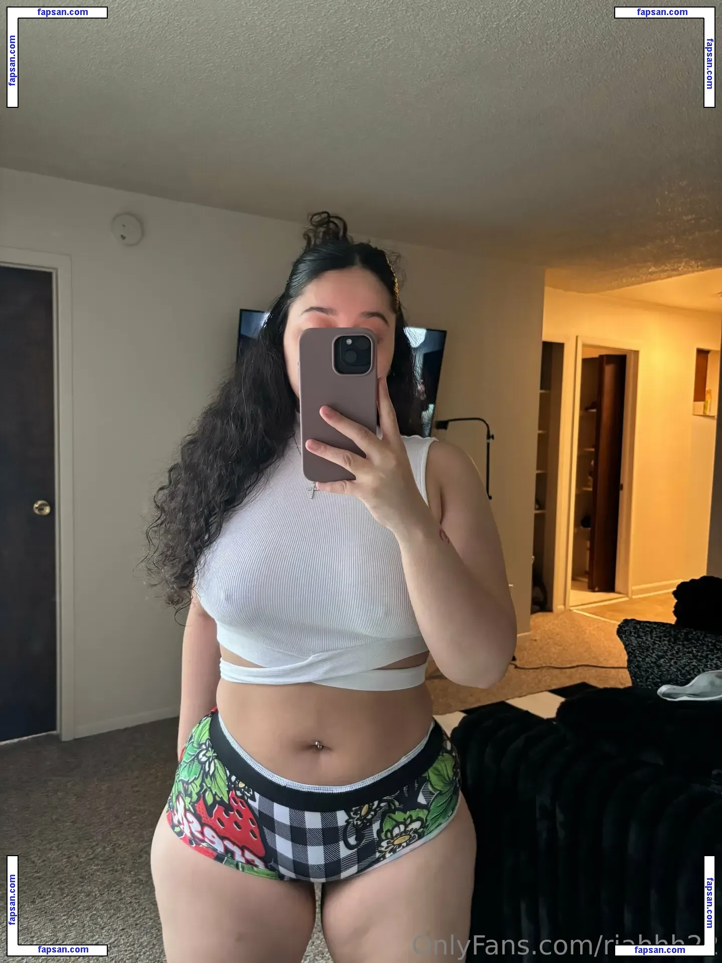 riahhh22 nude photo #0002 from OnlyFans