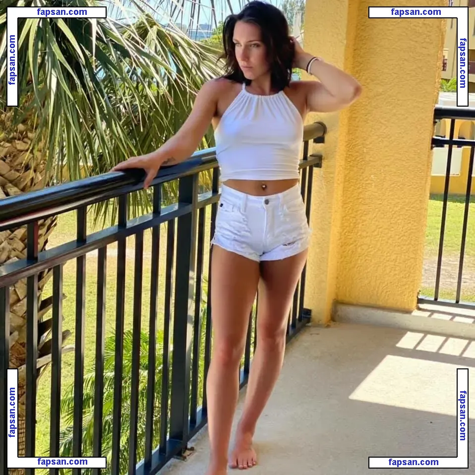 riannaskiles nude photo #0004 from OnlyFans