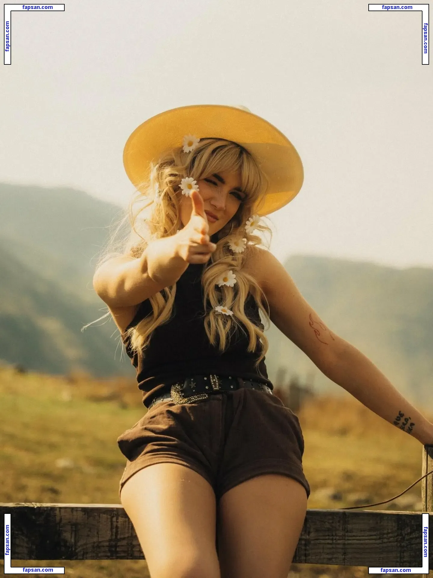 Rianne Downey голая фото #0001 с Онлифанс