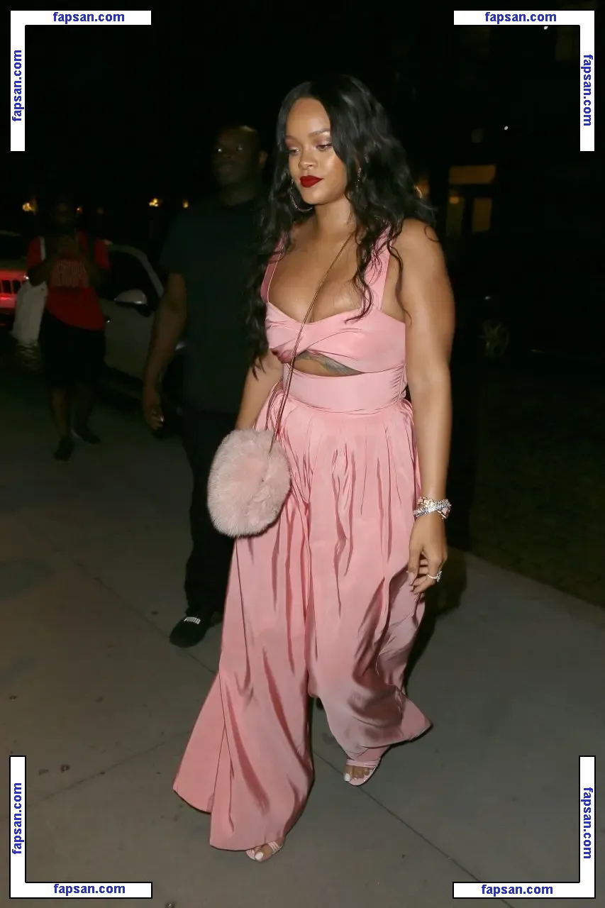 Rihanna nude photo #0533 from OnlyFans