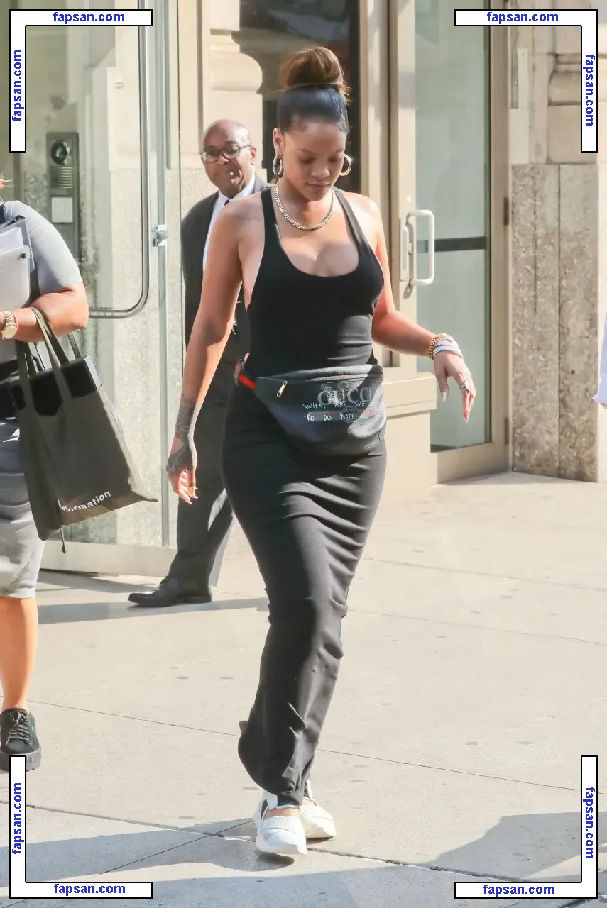 Rihanna nude photo #0557 from OnlyFans