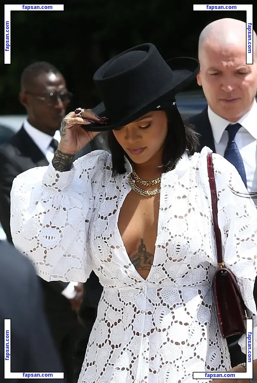 Rihanna nude photo #0884 from OnlyFans