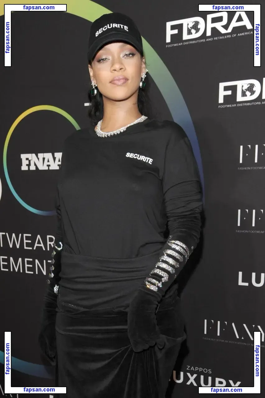 Rihanna nude photo #1117 from OnlyFans