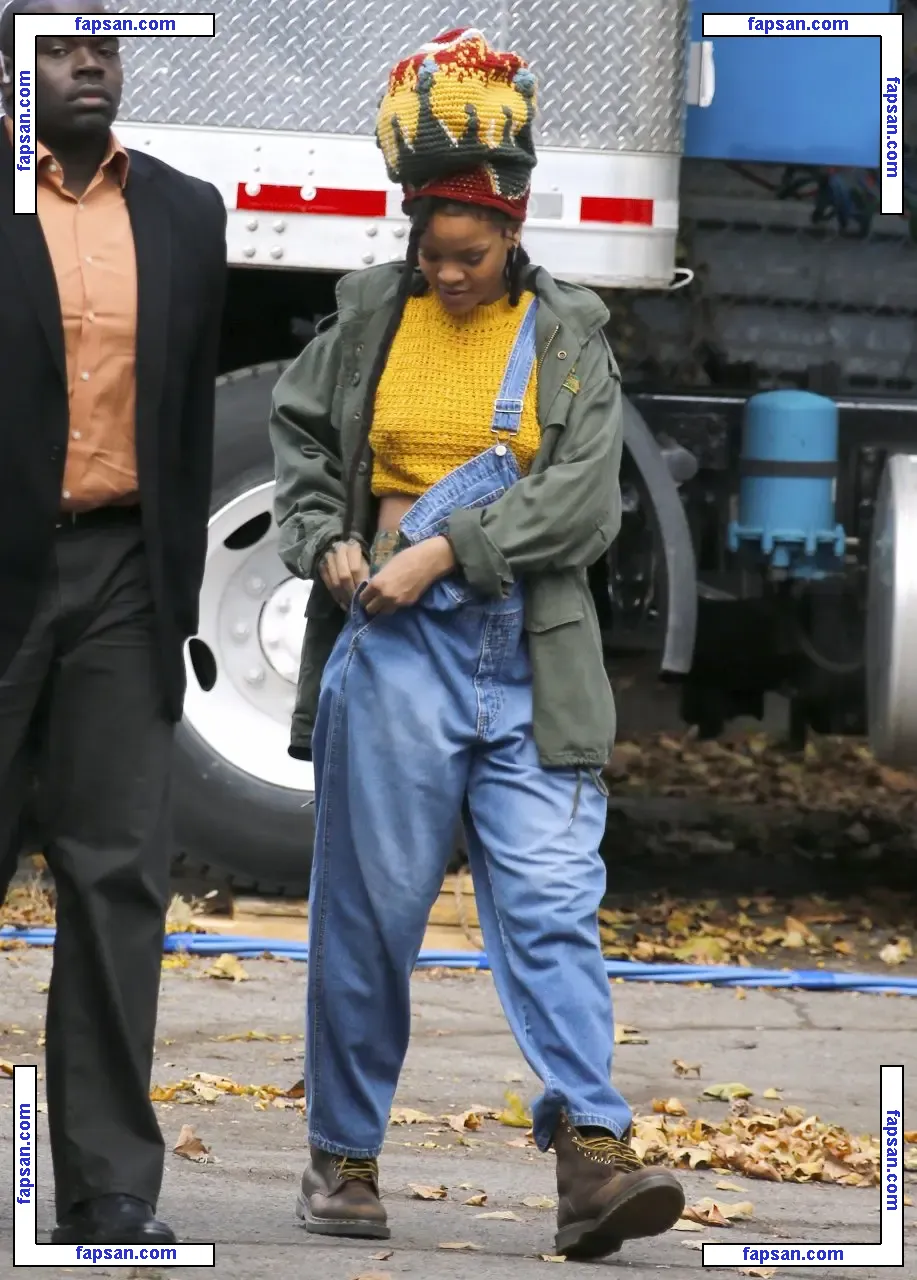 Rihanna nude photo #1147 from OnlyFans