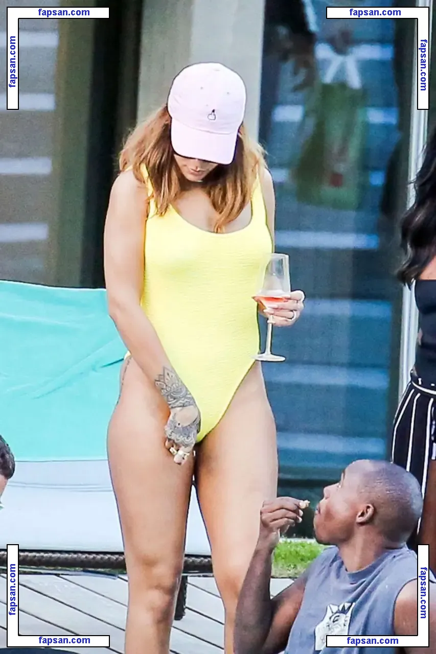 Rihanna nude photo #1210 from OnlyFans