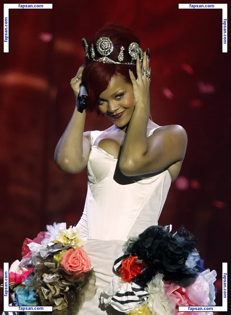 Rihanna nude photo #2119 from OnlyFans