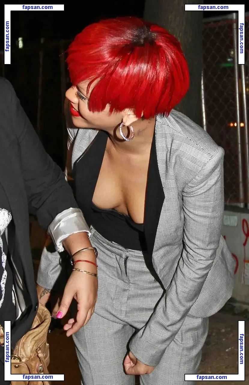 Rihanna nude photo #2181 from OnlyFans
