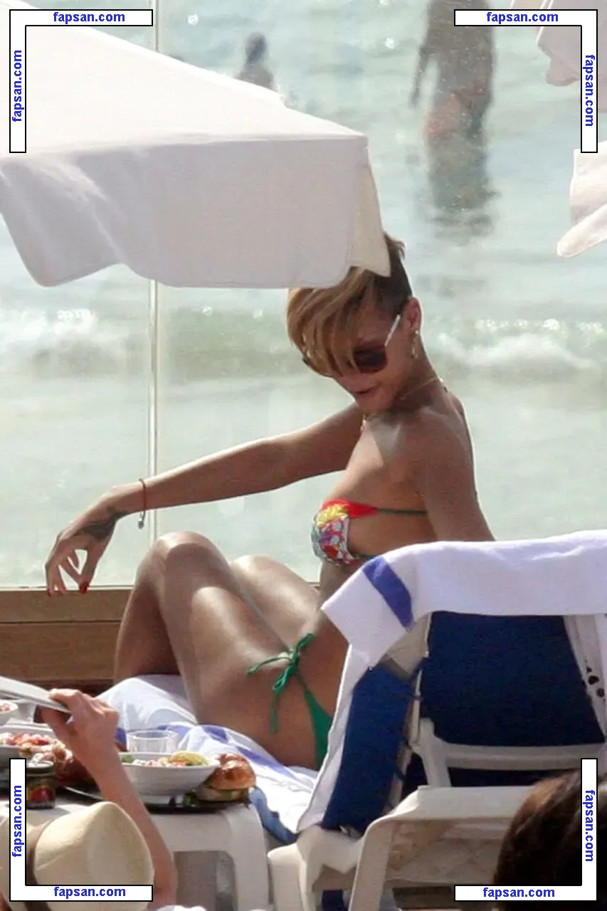Rihanna nude photo #2216 from OnlyFans