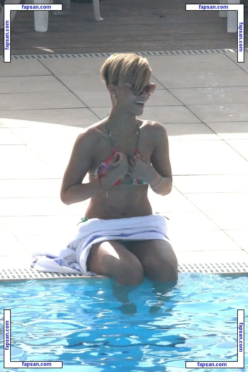 Rihanna nude photo #2218 from OnlyFans