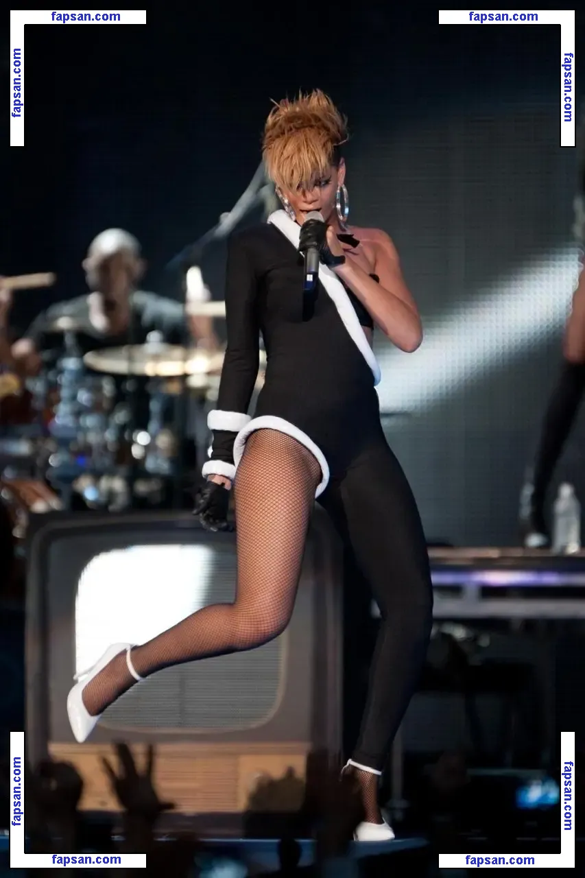 Rihanna nude photo #2231 from OnlyFans