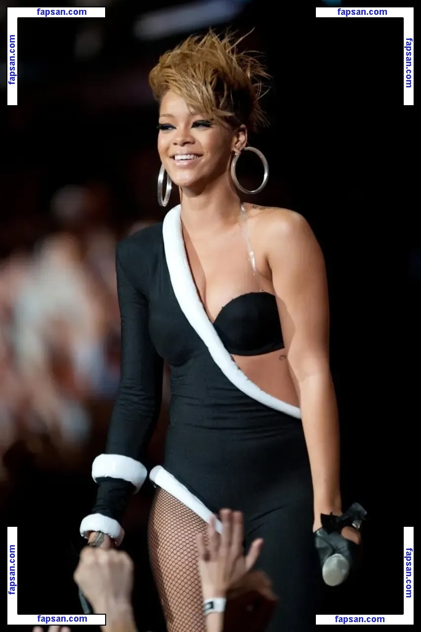 Rihanna nude photo #2235 from OnlyFans