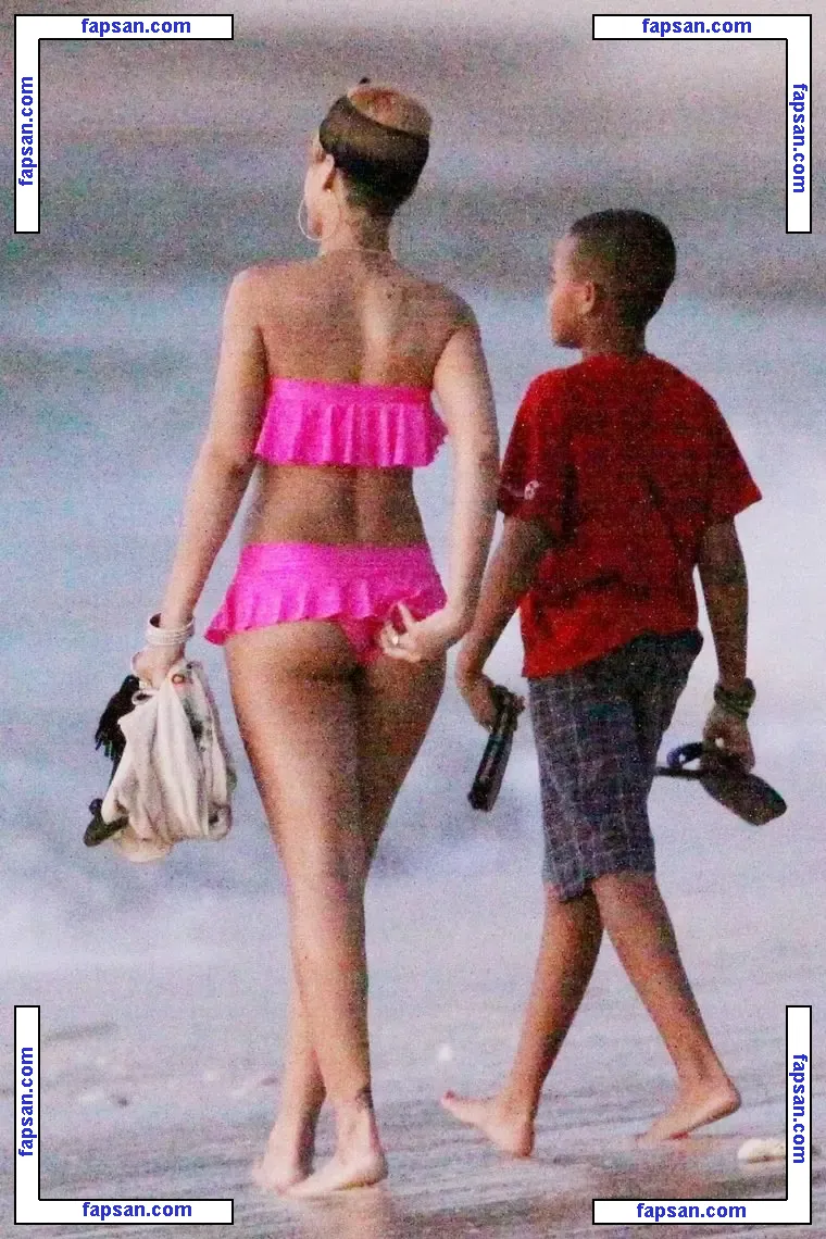 Rihanna nude photo #2269 from OnlyFans