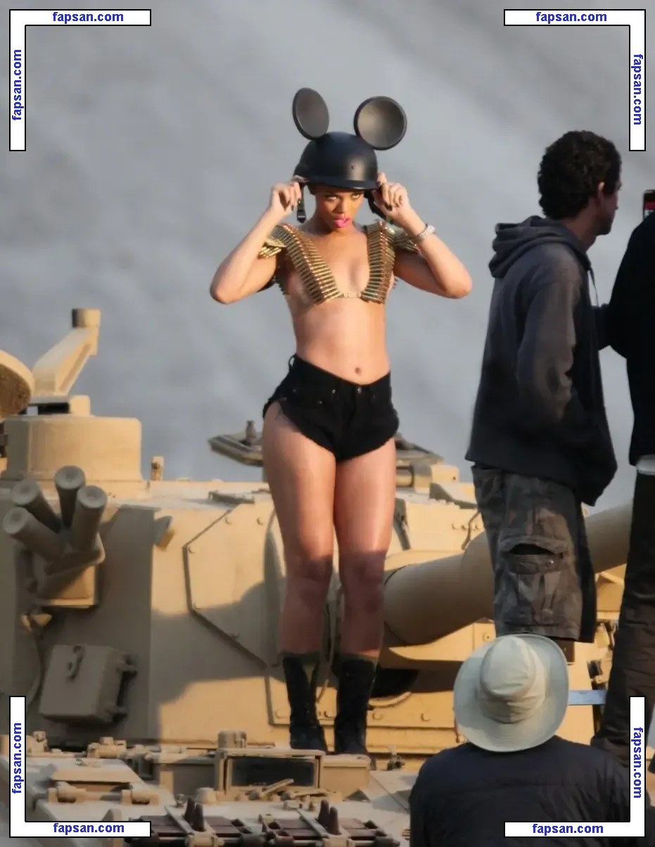 Rihanna nude photo #2295 from OnlyFans