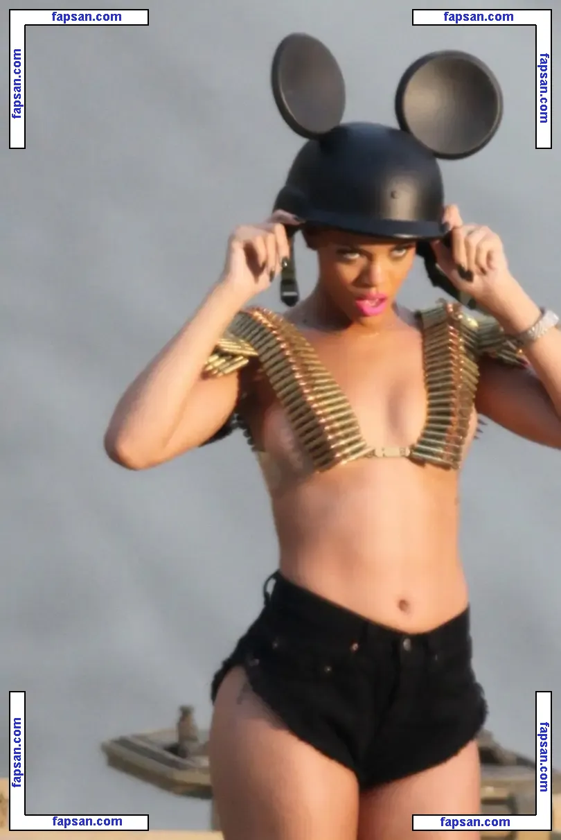 Rihanna nude photo #2298 from OnlyFans