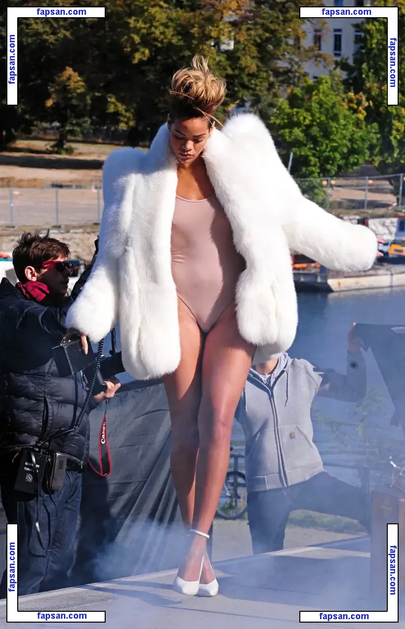 Rihanna nude photo #2327 from OnlyFans