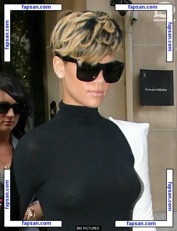 Rihanna nude photo #2345 from OnlyFans