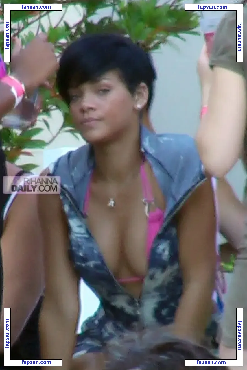 Rihanna nude photo #2367 from OnlyFans
