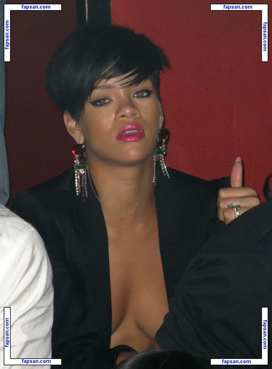 Rihanna nude photo #2375 from OnlyFans