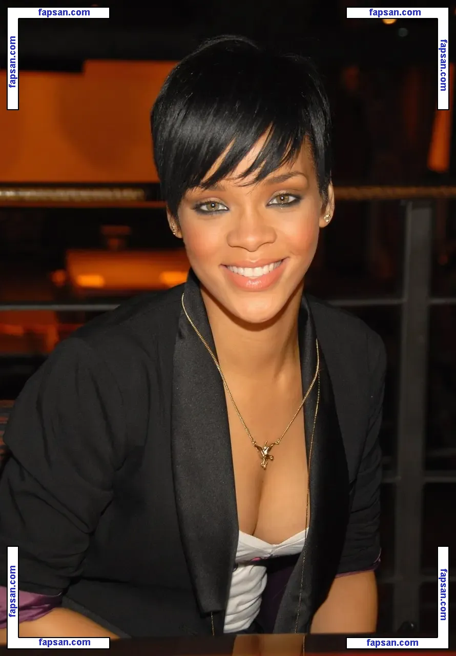 Rihanna nude photo #2577 from OnlyFans