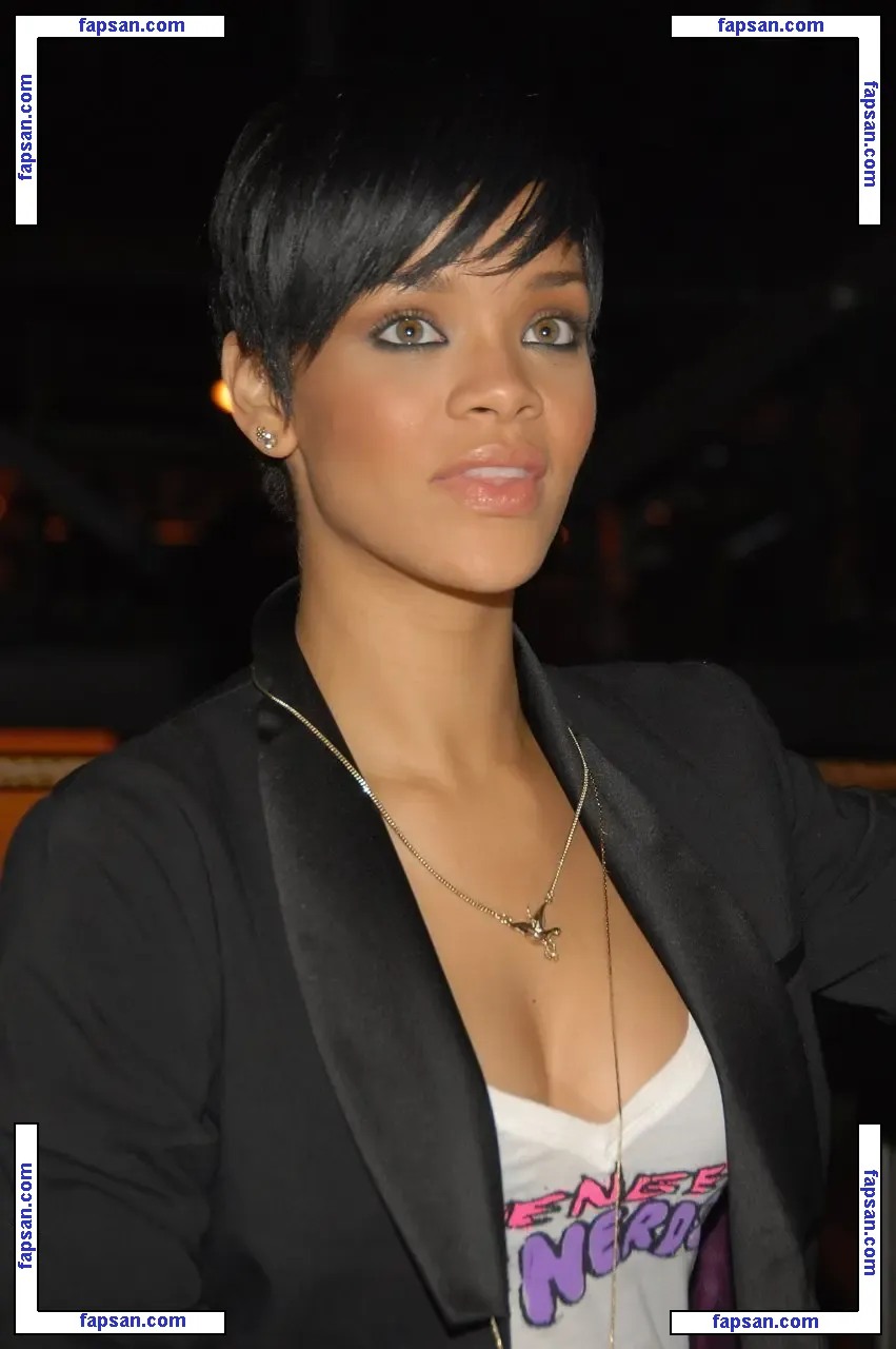 Rihanna nude photo #2588 from OnlyFans