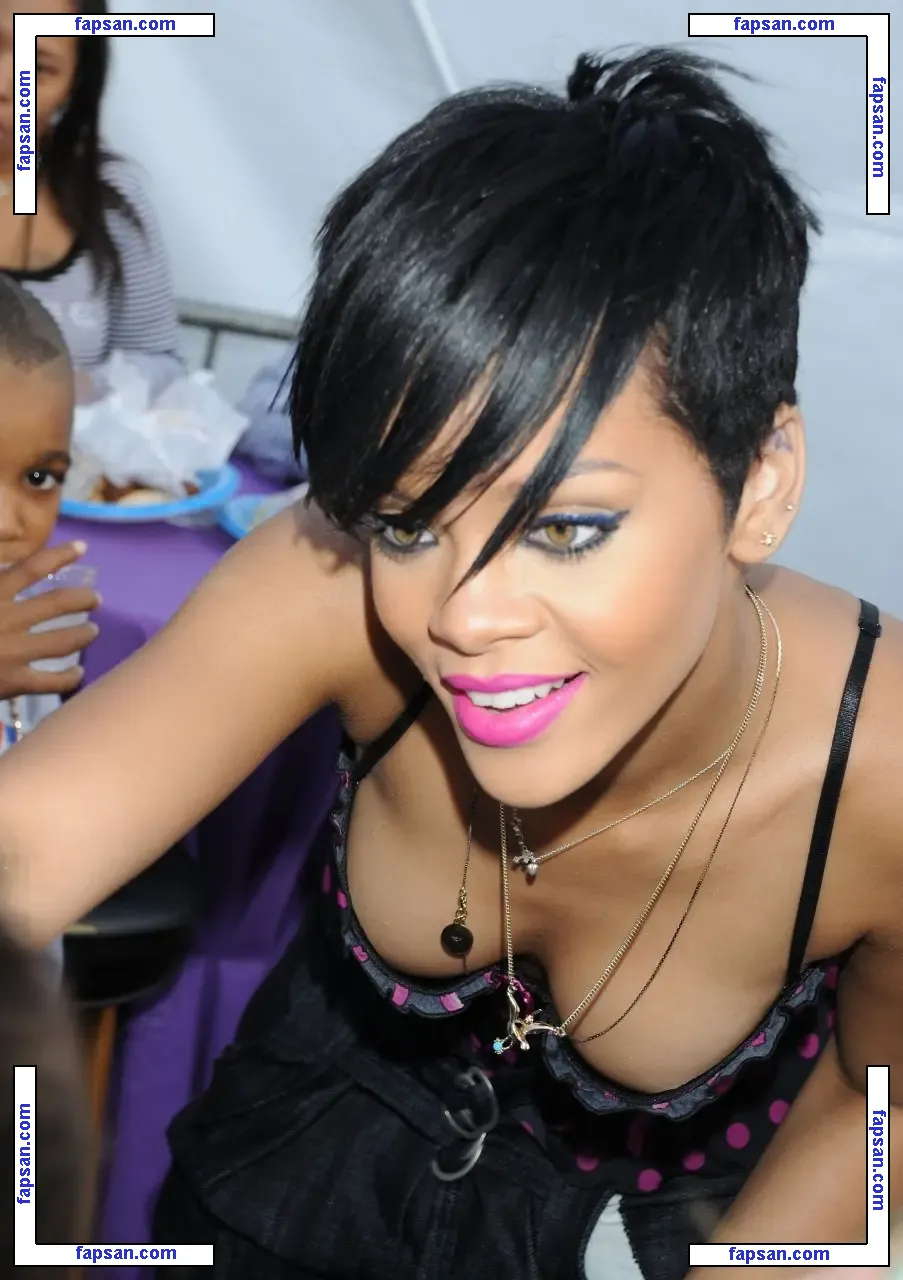 Rihanna nude photo #2640 from OnlyFans