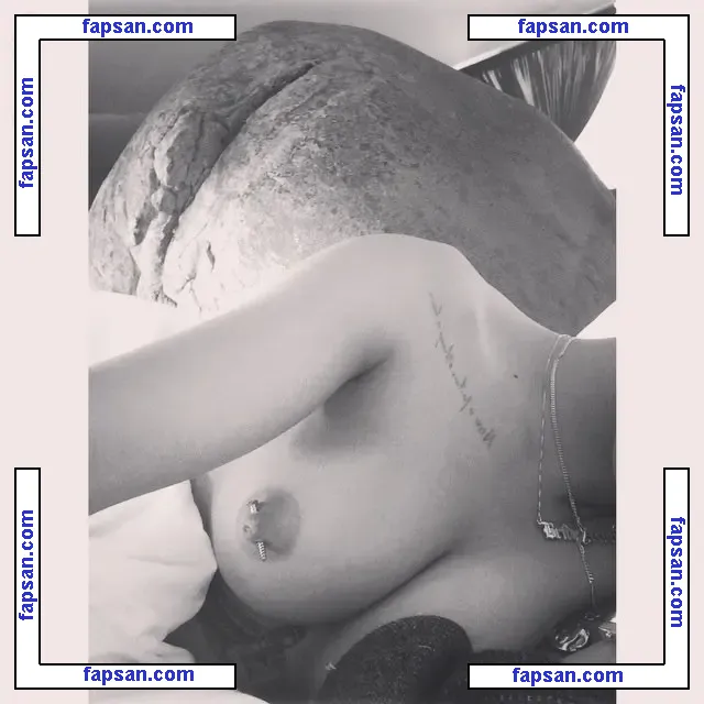 Rihanna nude photo #2671 from OnlyFans