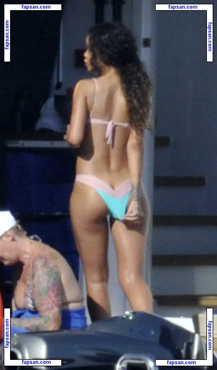 Rihanna nude photo #2675 from OnlyFans