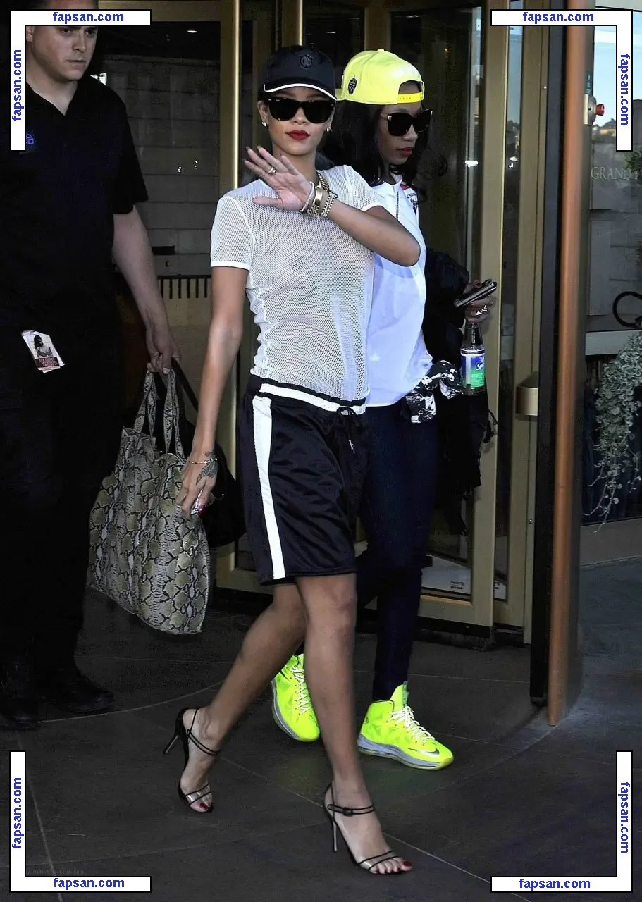 Rihanna nude photo #2737 from OnlyFans