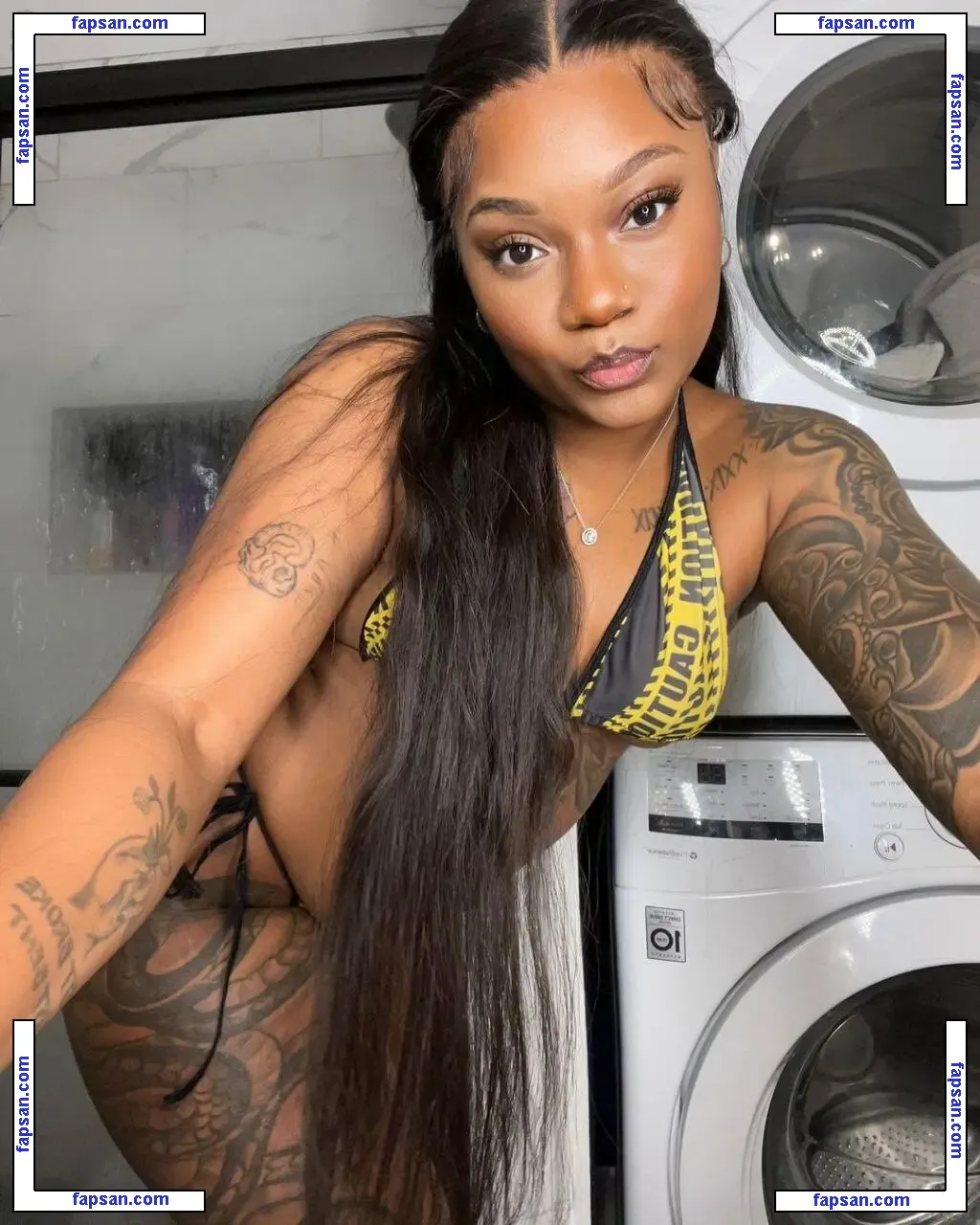 Riiah.Rosae nude photo #0004 from OnlyFans