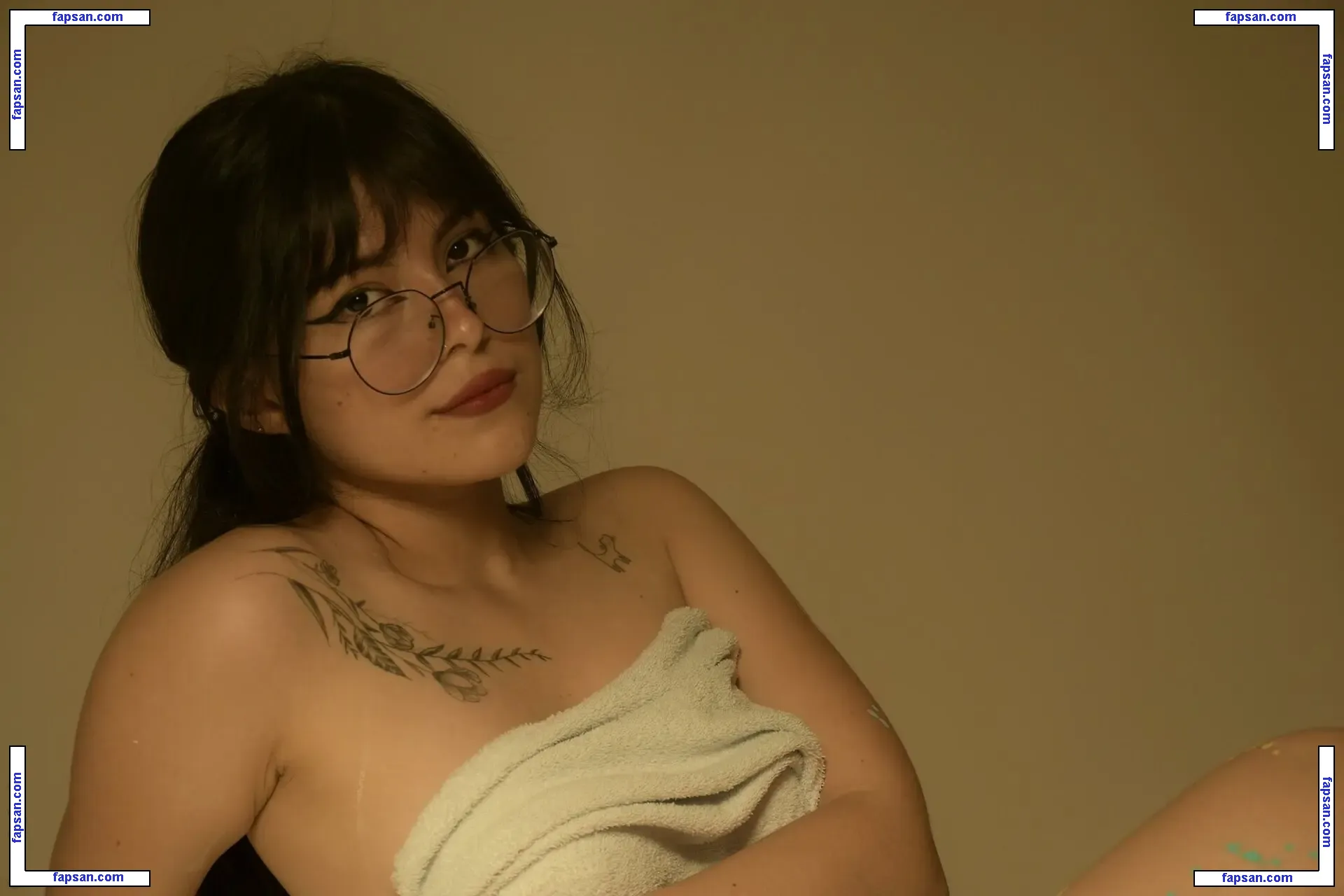 riley_sierra голая фото #0001 с Онлифанс