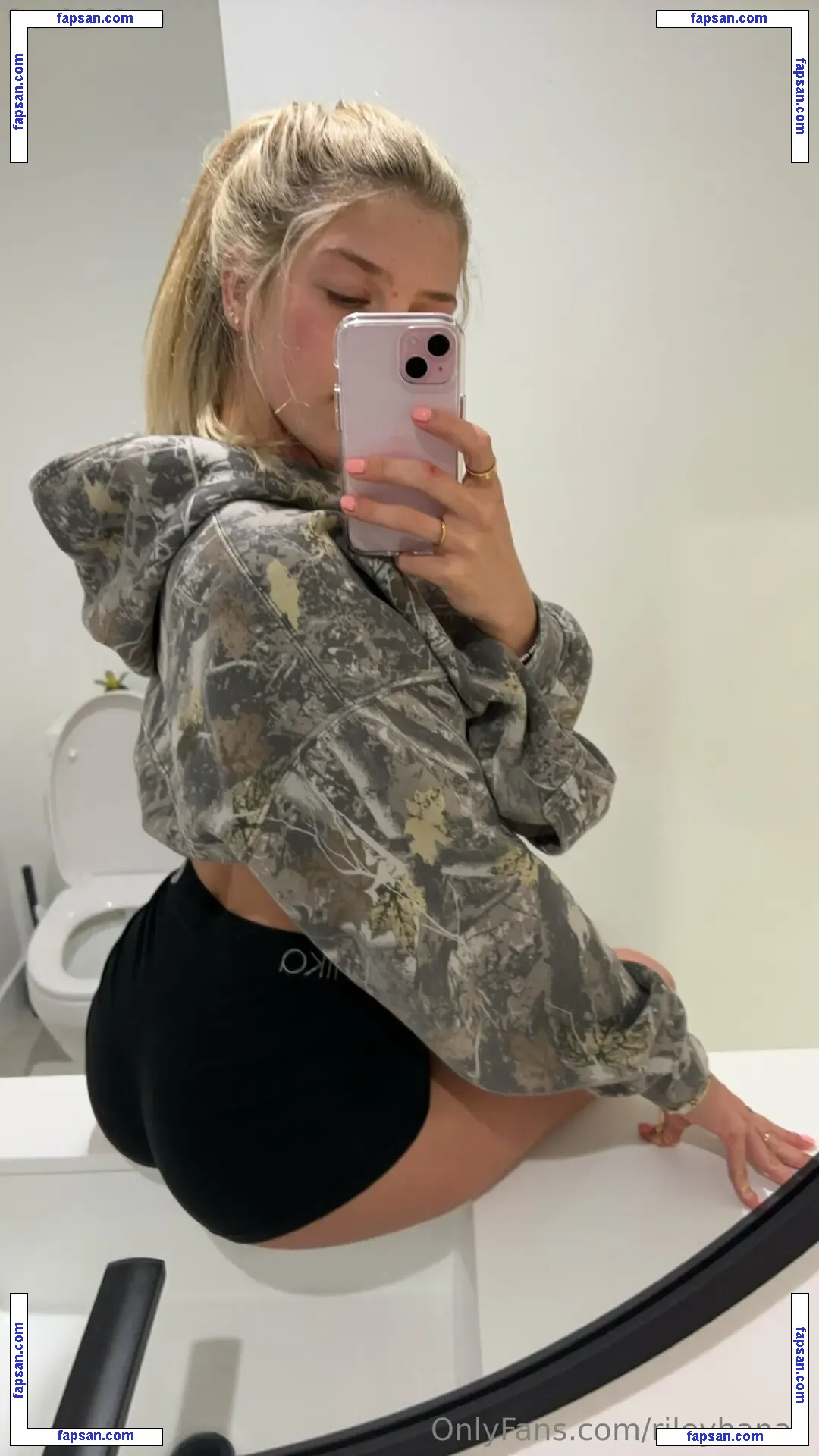 rileyhanaa nude photo #0019 from OnlyFans