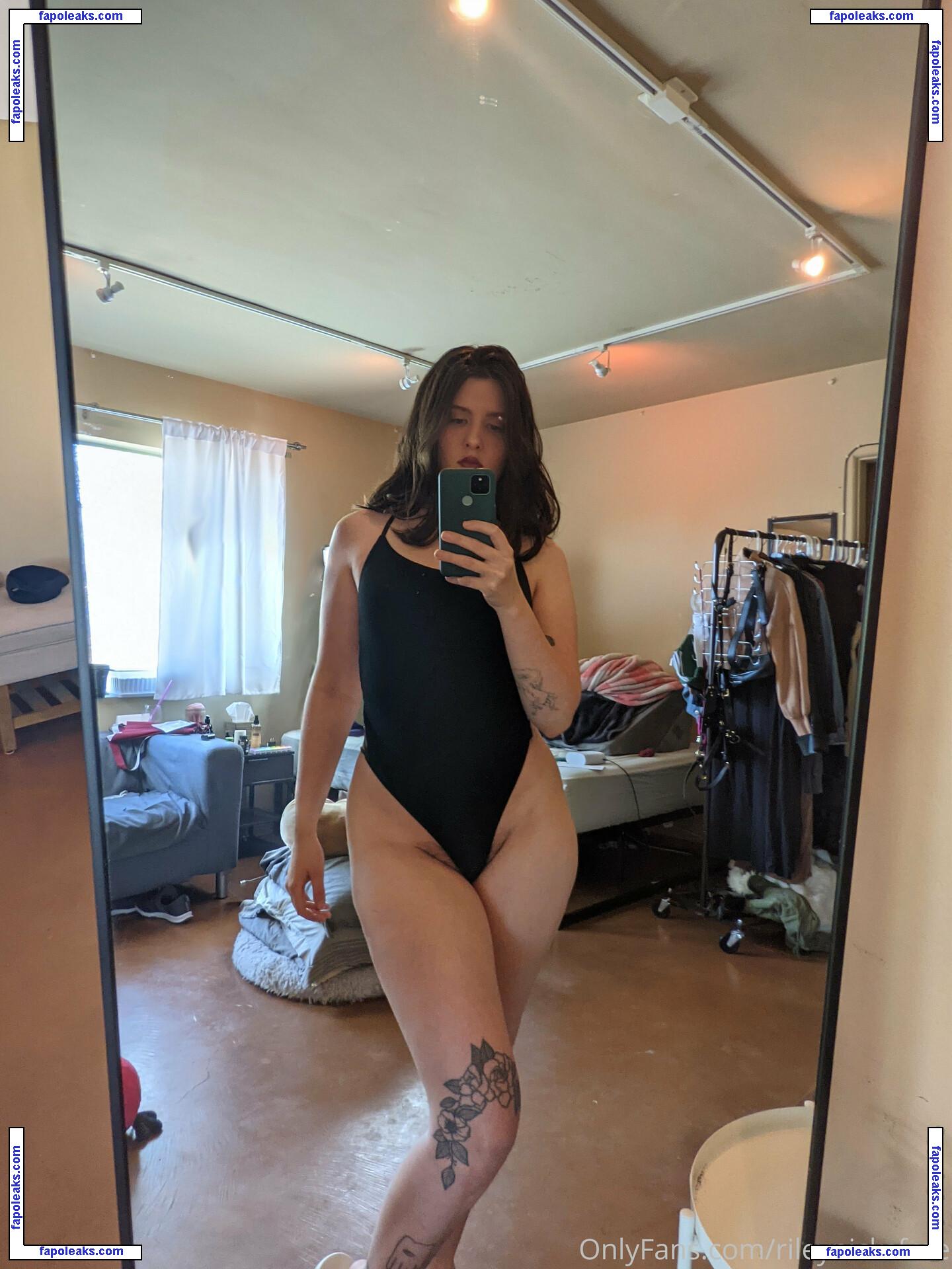 rileynicksfree nude photo #0004 from OnlyFans