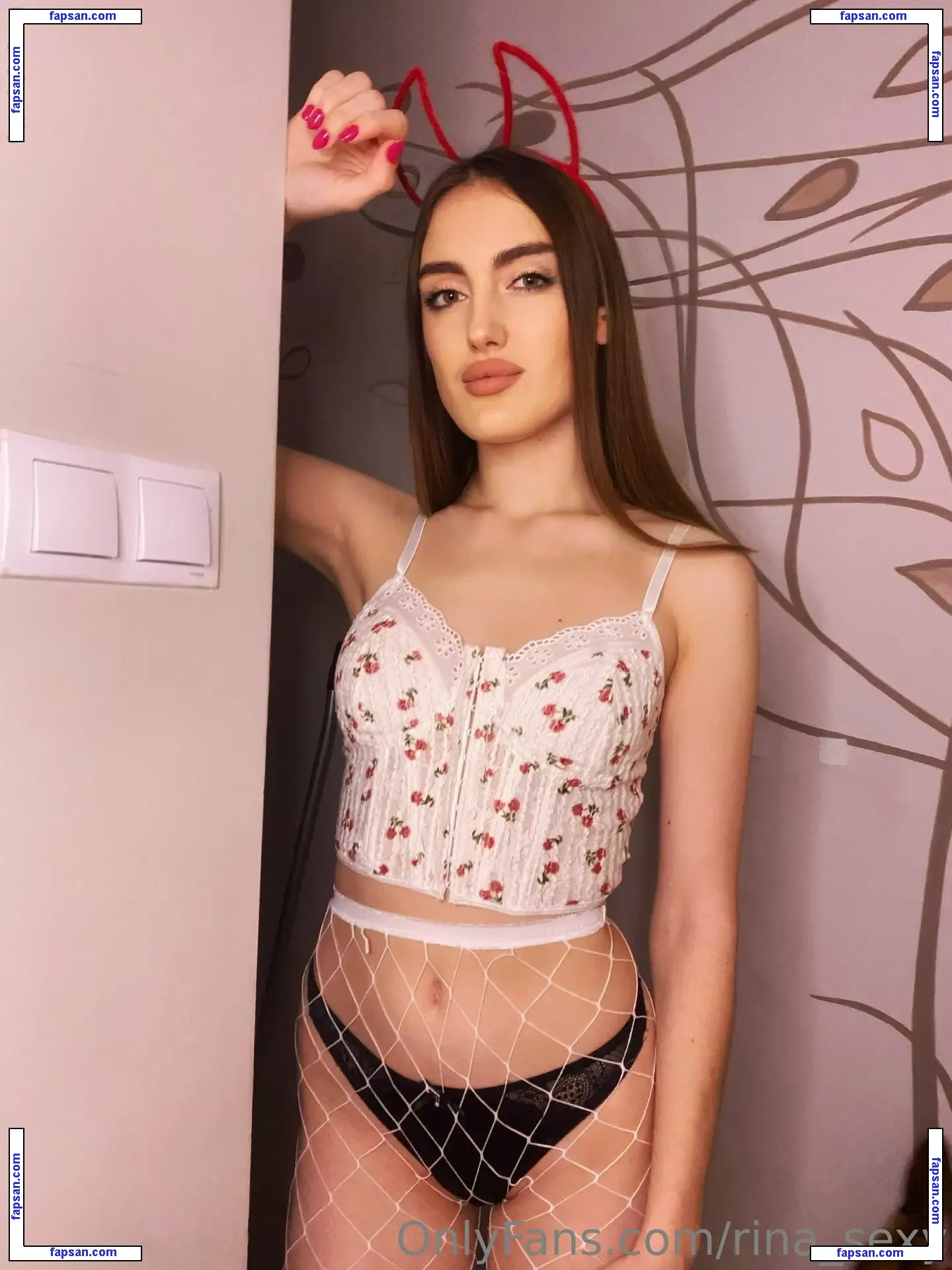 rina_sexy nude photo #0009 from OnlyFans