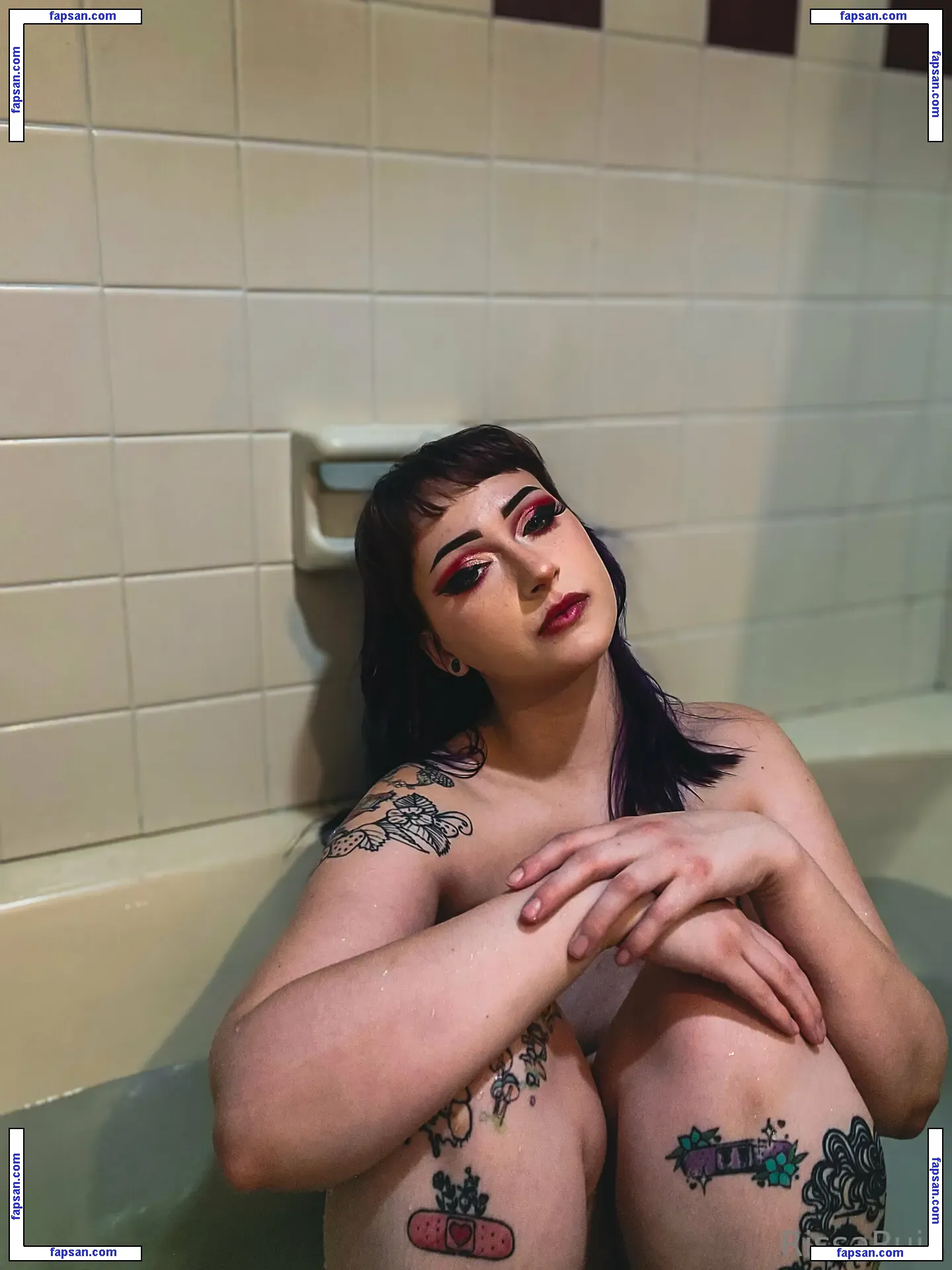 rissa.ruin nude photo #0074 from OnlyFans