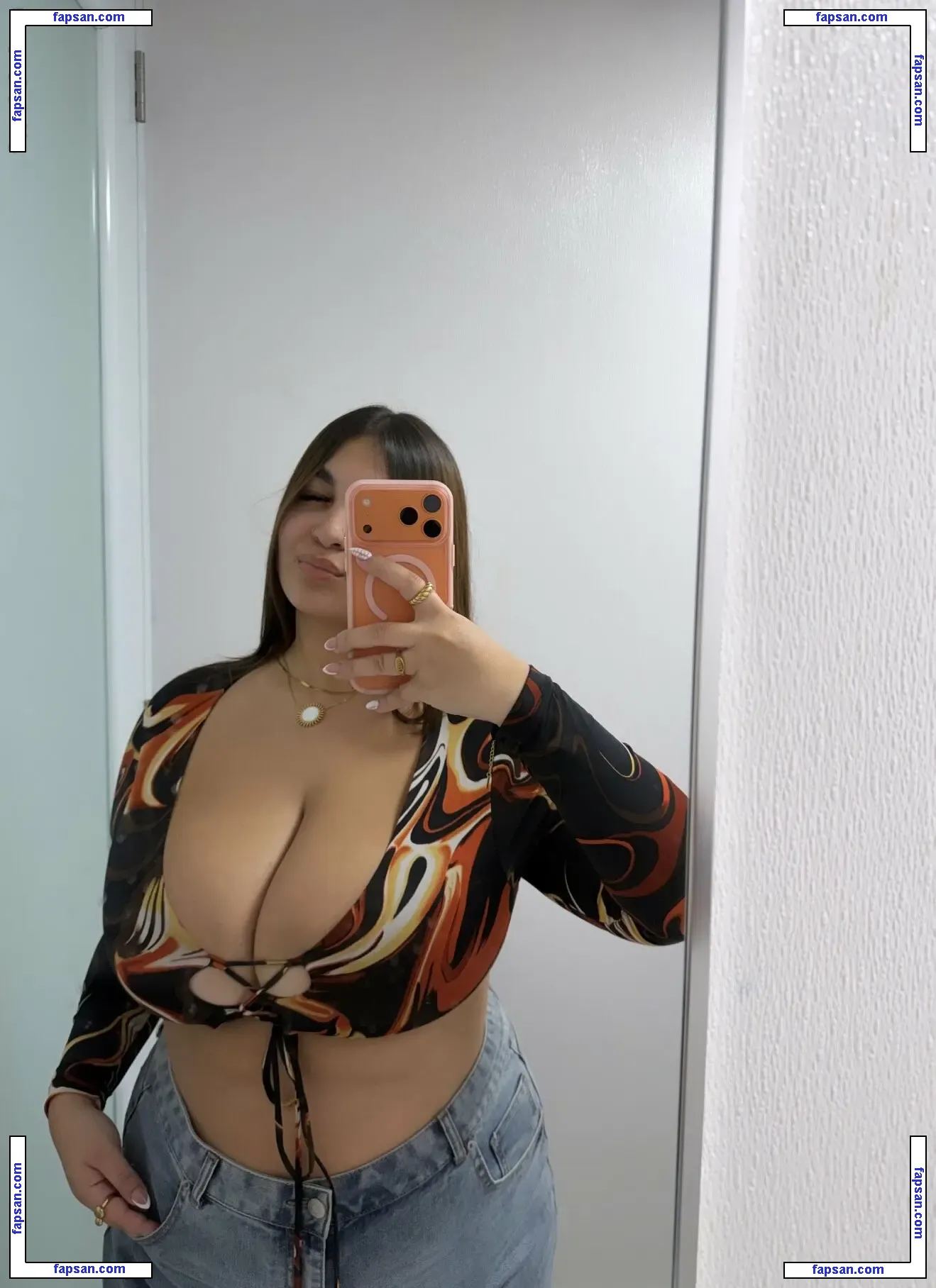 R_mhia голая фото #0003 с Онлифанс