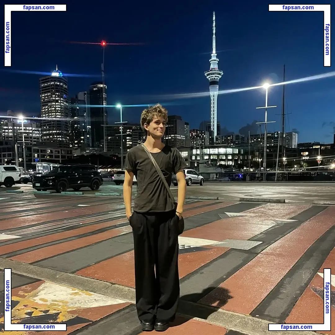 r.osalied голая фото #0020 с Онлифанс