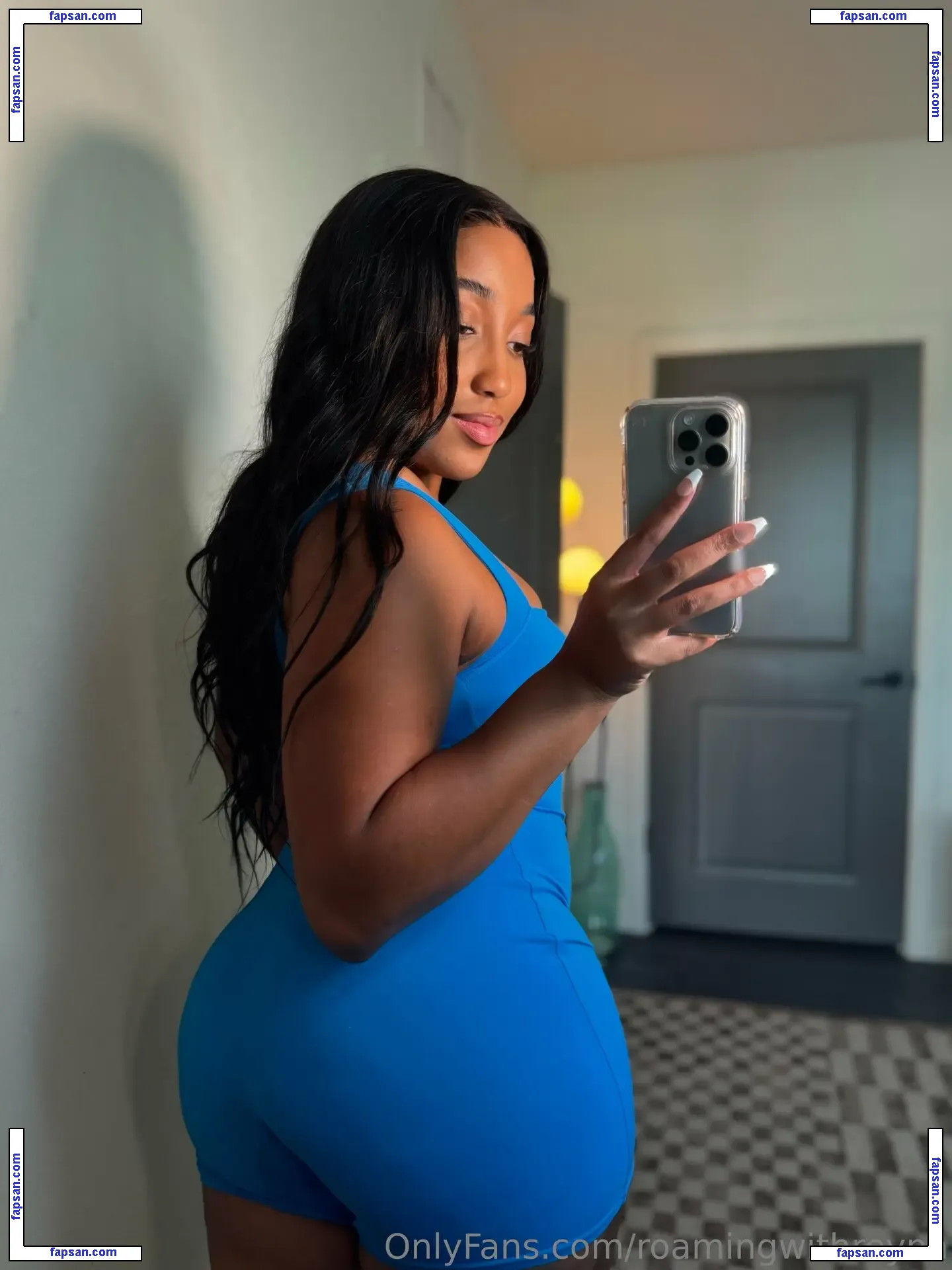 roamingwithreyna nude photo #0003 from OnlyFans