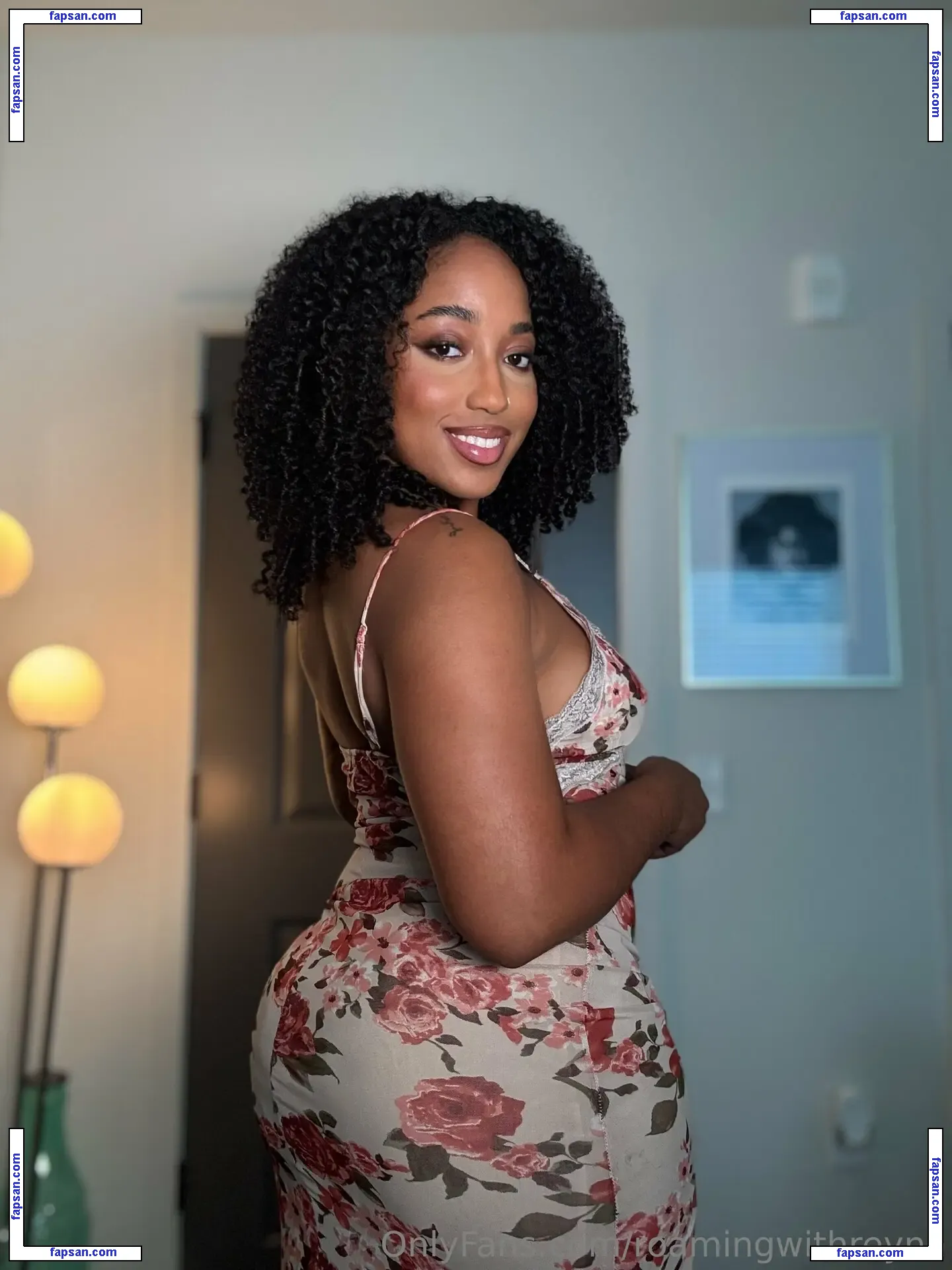 roamingwithreyna nude photo #0022 from OnlyFans