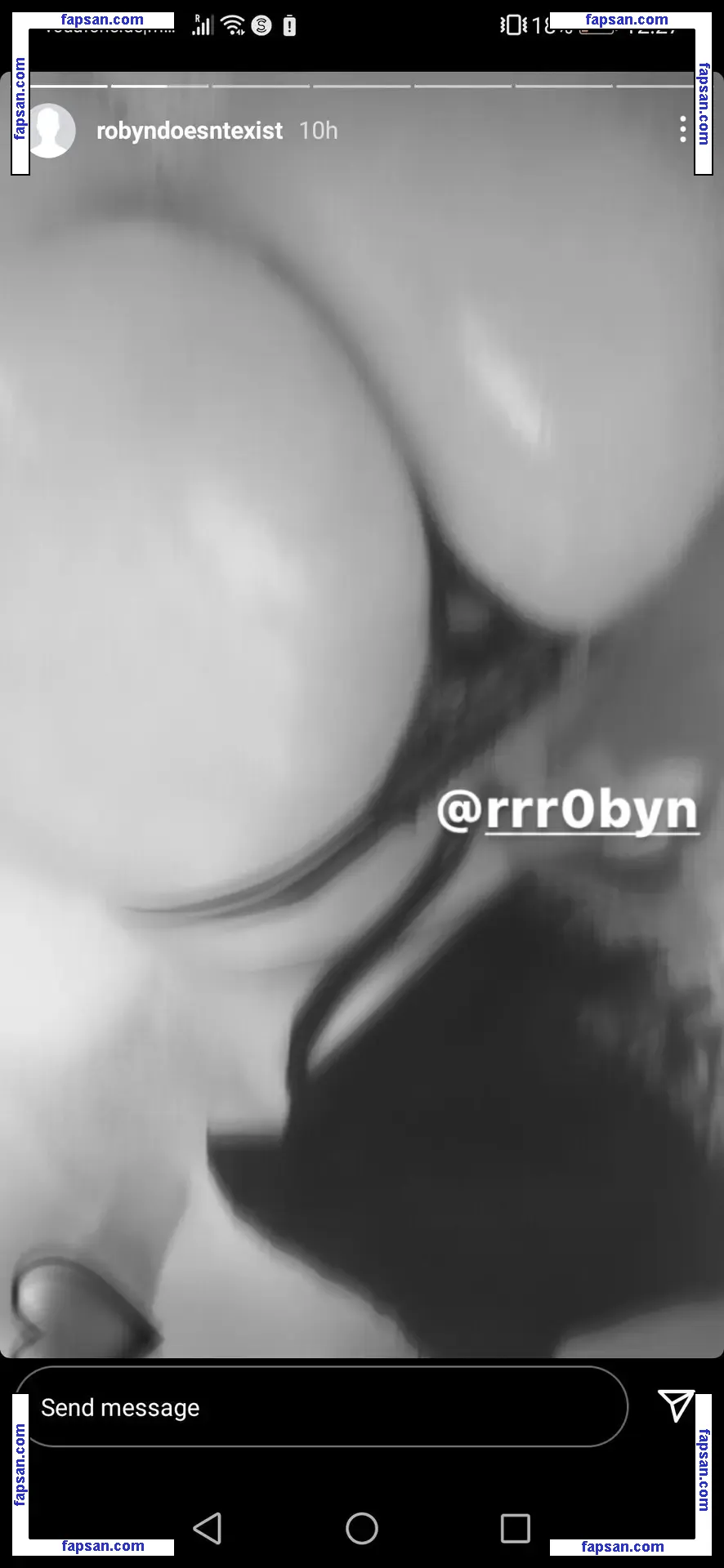 Robyn nude photo #0037 from OnlyFans