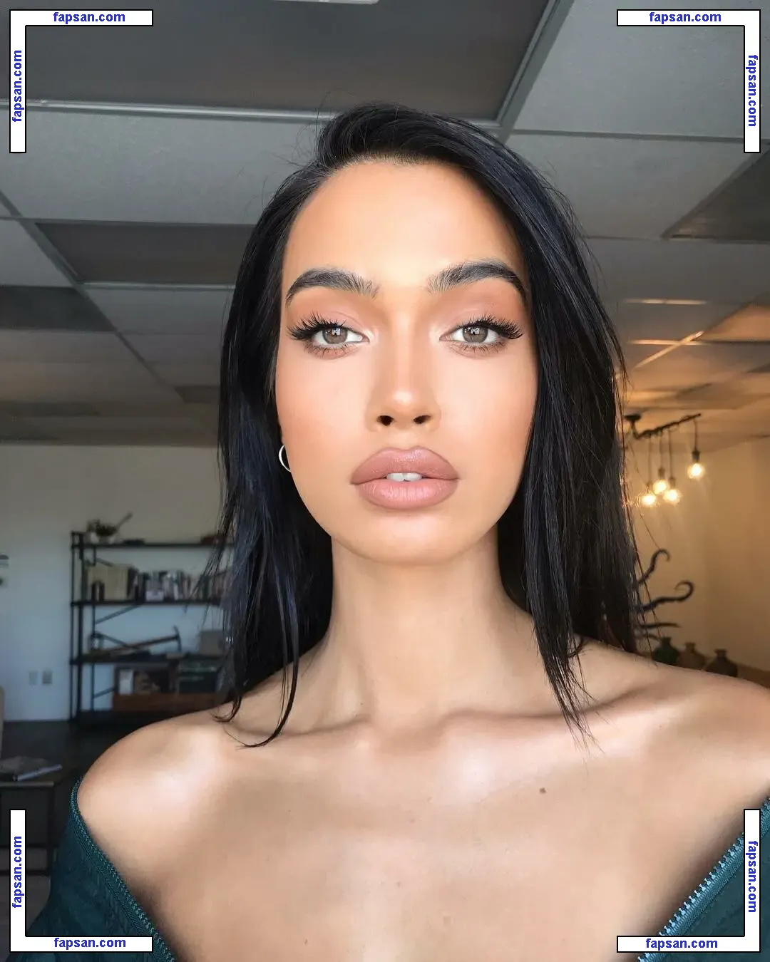 Rona Mahal голая фото #0017 с Онлифанс