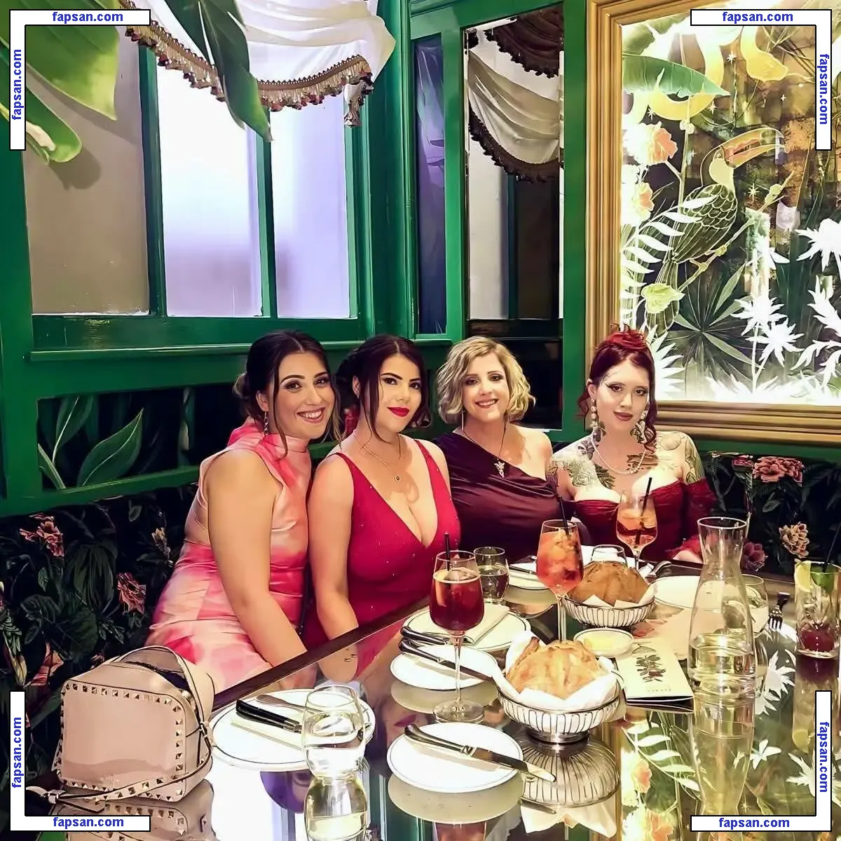 Roo Morgue голая фото #0003 с Онлифанс