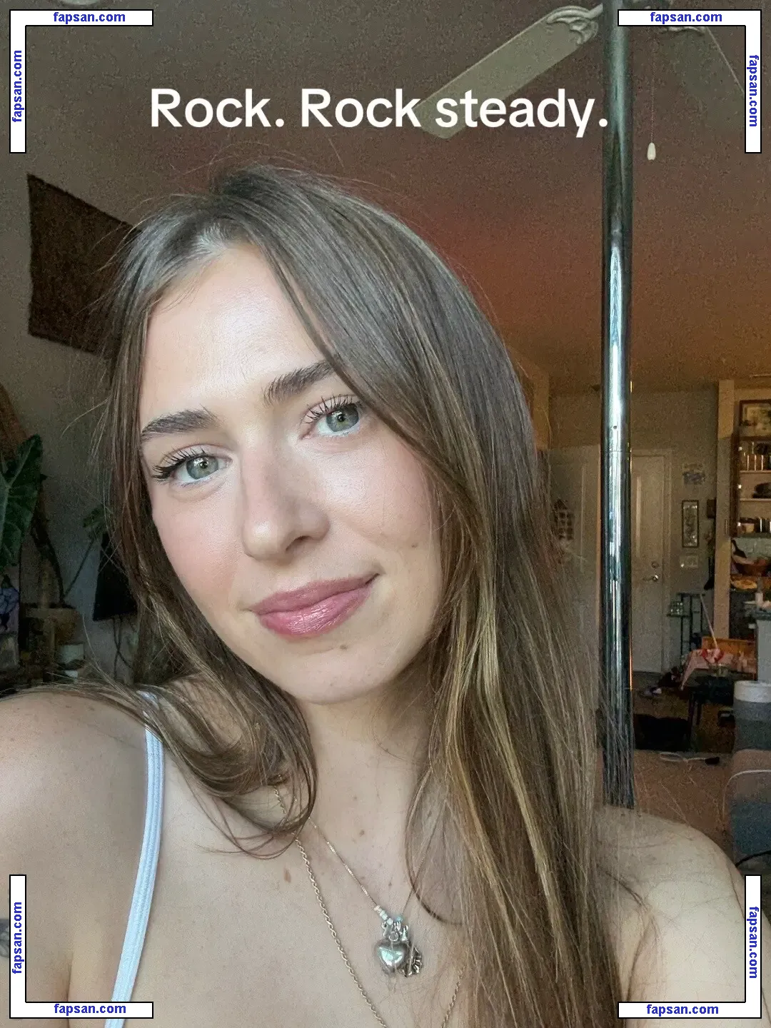 roromuffins голая фото #0002 с Онлифанс