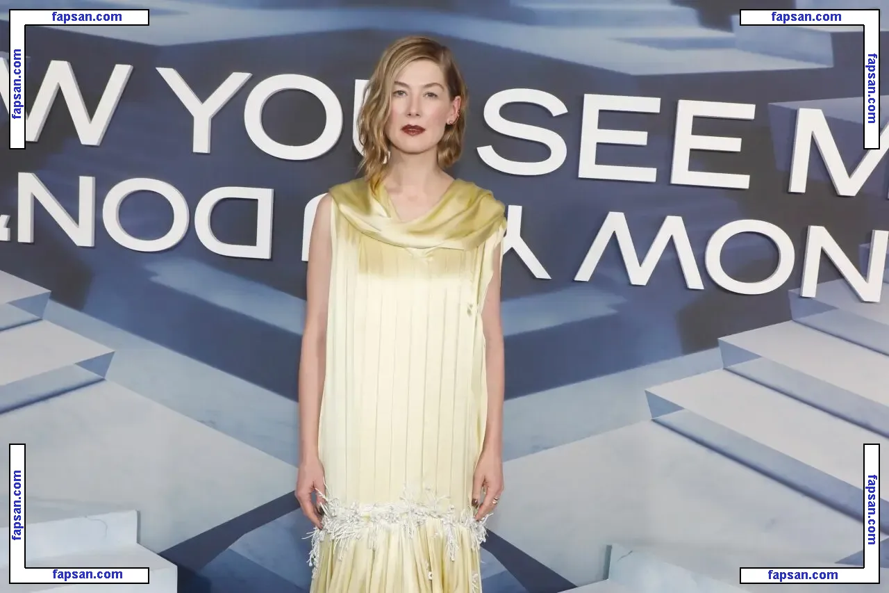 Rosamund Pike голая фото #0494 с Онлифанс