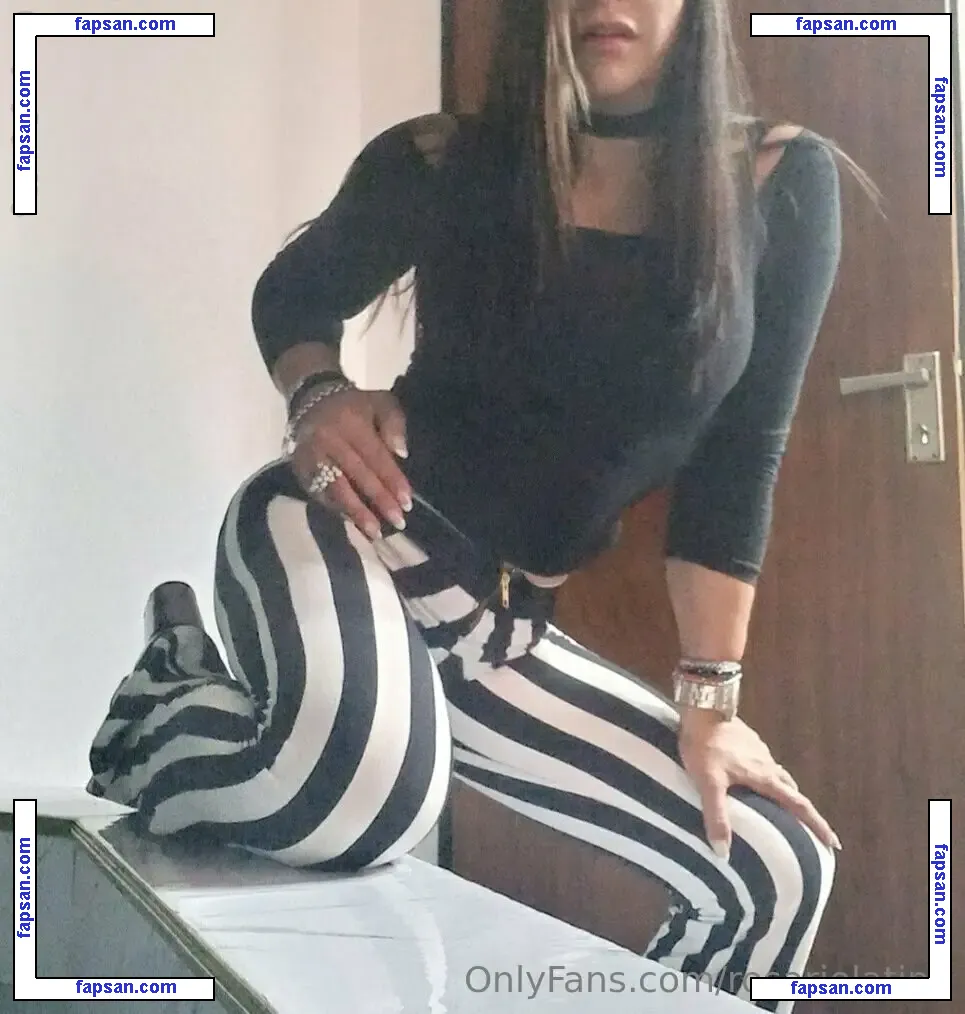 rosario.fox nude photo #0021 from OnlyFans