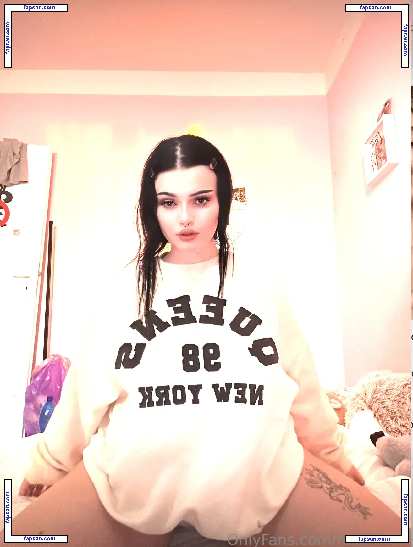 Roselin.de nude photo #0035 from OnlyFans